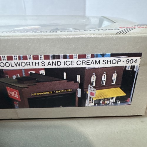 HO Scale Colonel Barnum Shows Kenworth Tractor w/Aero Sleeper 1:87 Train - Picture 10 of 24