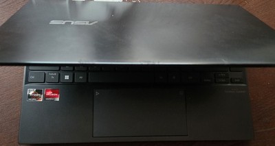 Asus Zenbook UM425Q 5000 Series Ryzen 7 with AMD Radeon GPU
