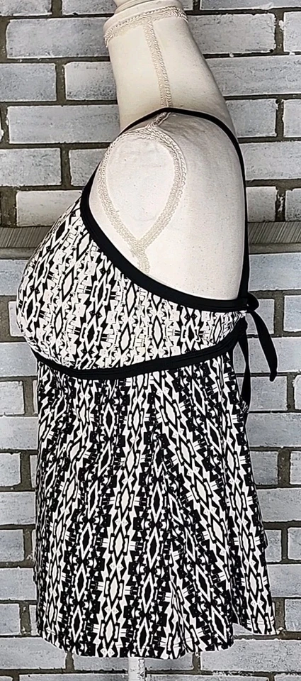 ☆ Top de natación Tankini forrado So Junior talla grande 2X estampado geométrico blanco y negro  Foto 3 de 4