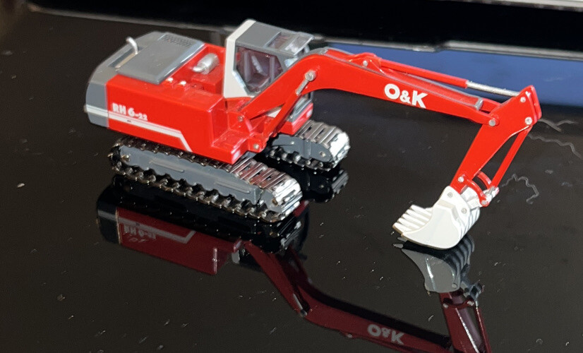 NZG 474 O&K RH6 Track Excavator w/Metal Tracks 1/87 HO Scale Die