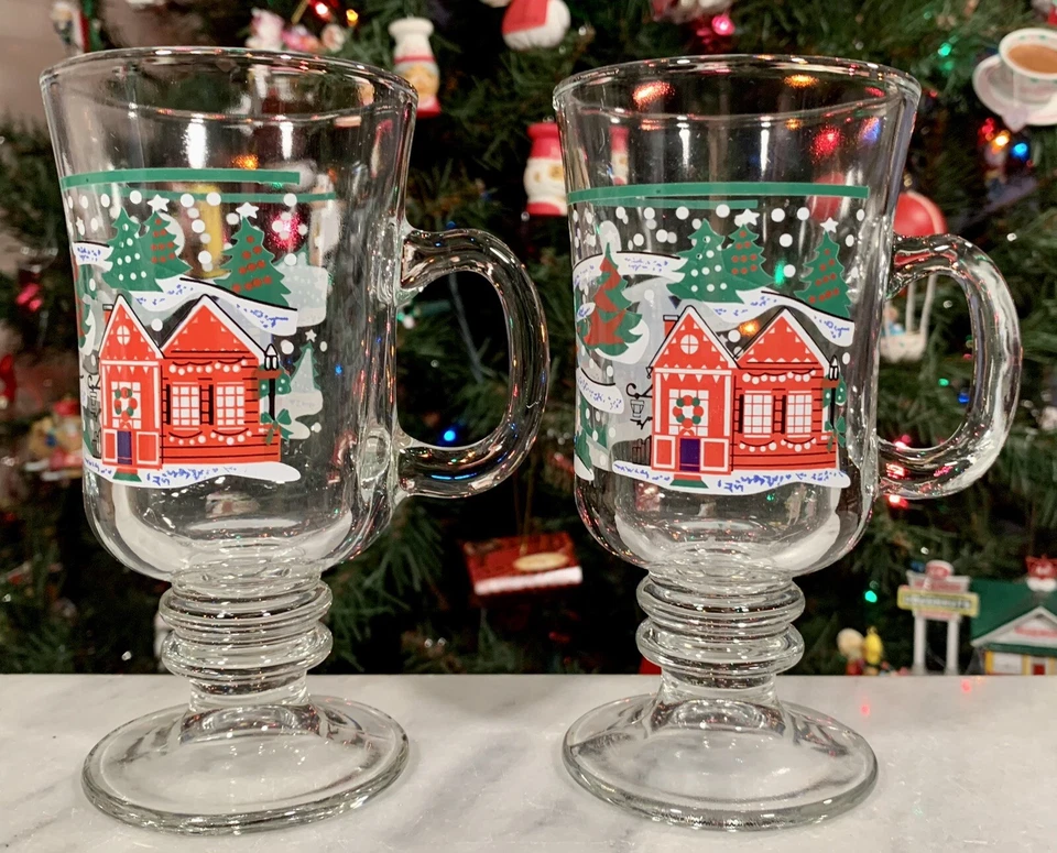 Juego de 2 tazas de pedestal vintage de café irlandés/vino caliente: escena de invierno rojo azul Foto 2 de 4