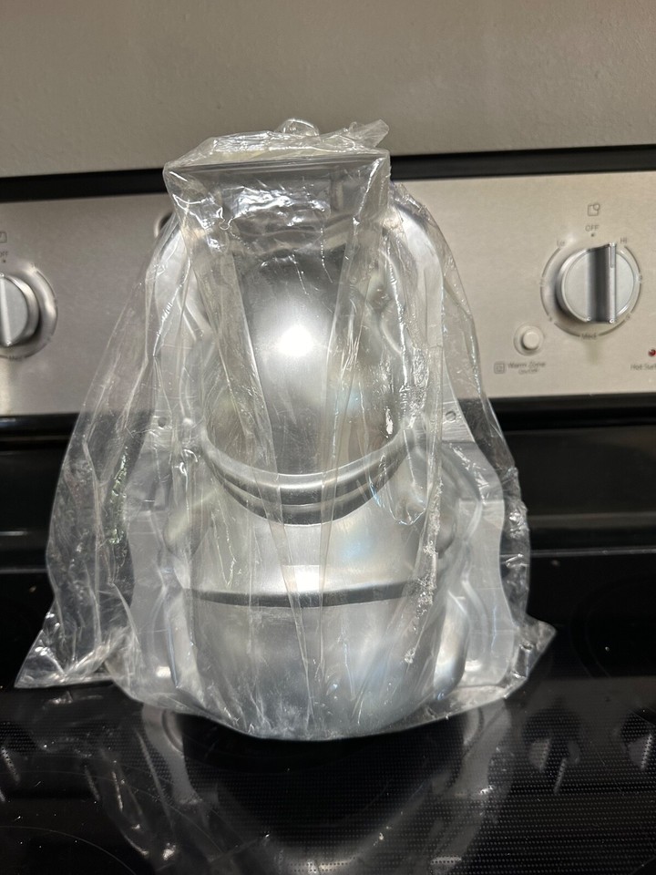 Disney Wilton 3D Stand Up Cake Pan Mold Winnie The Pooh Hunny Pot 1998