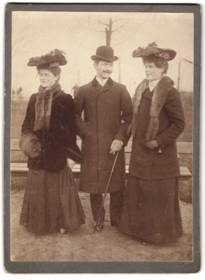 Photograph Man with Two Ladies in Fur Coats and Suit with Melon and Flani 