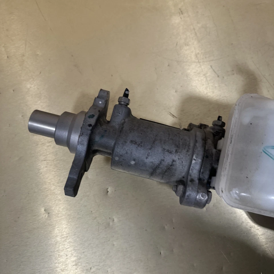 2012- 2015 Chevrolet Volt Cadillac ELR Master Brake Cylinder New OEM 20939077 - Image 3 of 4