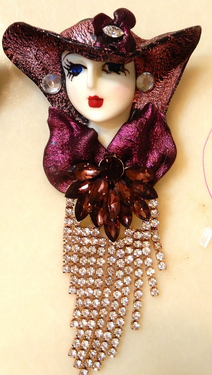 Lady Face Porcelain-Look pin Brooch handmade 