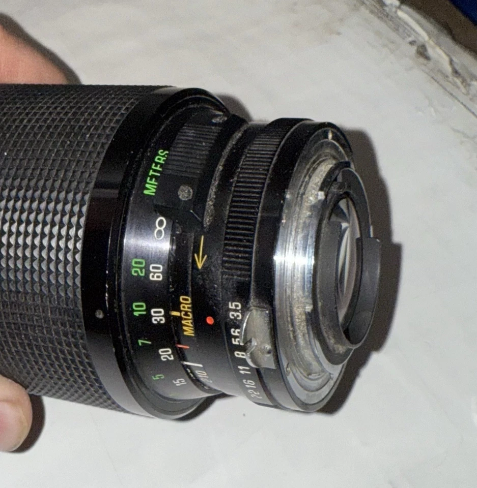 Vivitar Series 1 70-210mm 1:3.5 Macro Focusing Zoom W/ Kalt 67mm Polarizer  - Image 4 of 4