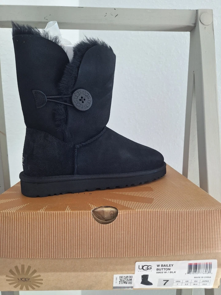 Botas de gamuza UGG Bailey Button para mujer negras/piel de oveja talla US 7/Eur 38 Foto 2 de 3