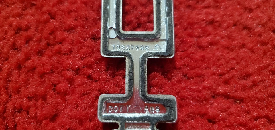 OEM 97-05 CHEVROLET VENTURE TRASERA 10237582 PLACA DE IDENTIFICACIÓN EMBLEMA Foto 3 de 3