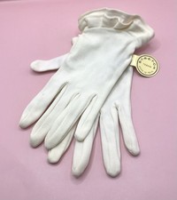 Vintage Pair Of Beige Wrist Length Gloves 1960's New With Tag Ages 13-15