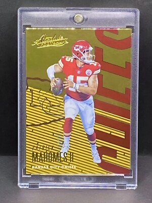 Patrick Mahomes RARE ROOKIE GOLD FOIL INVESTMENT CARD PANINI CHIEFS