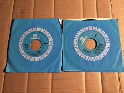 THE HILLSIDE SINGERS - WE'RE TOGETHER / I'D LIKE TO TEACH THE WORLD - 2 x 7'' (9)