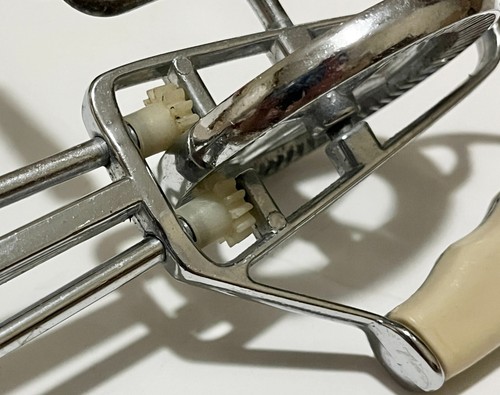Vintage Egg Beater Manual Crank Hand Mixer Blender Stainless Steel USA - Picture 3 of 8