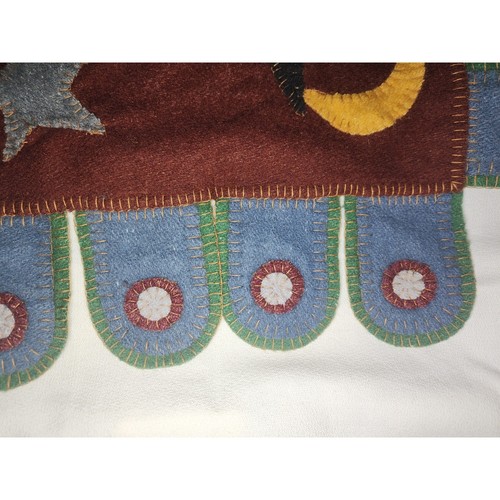Penny Rug Wool Felt Chicken Moon and Stars - Picture 5 of 7