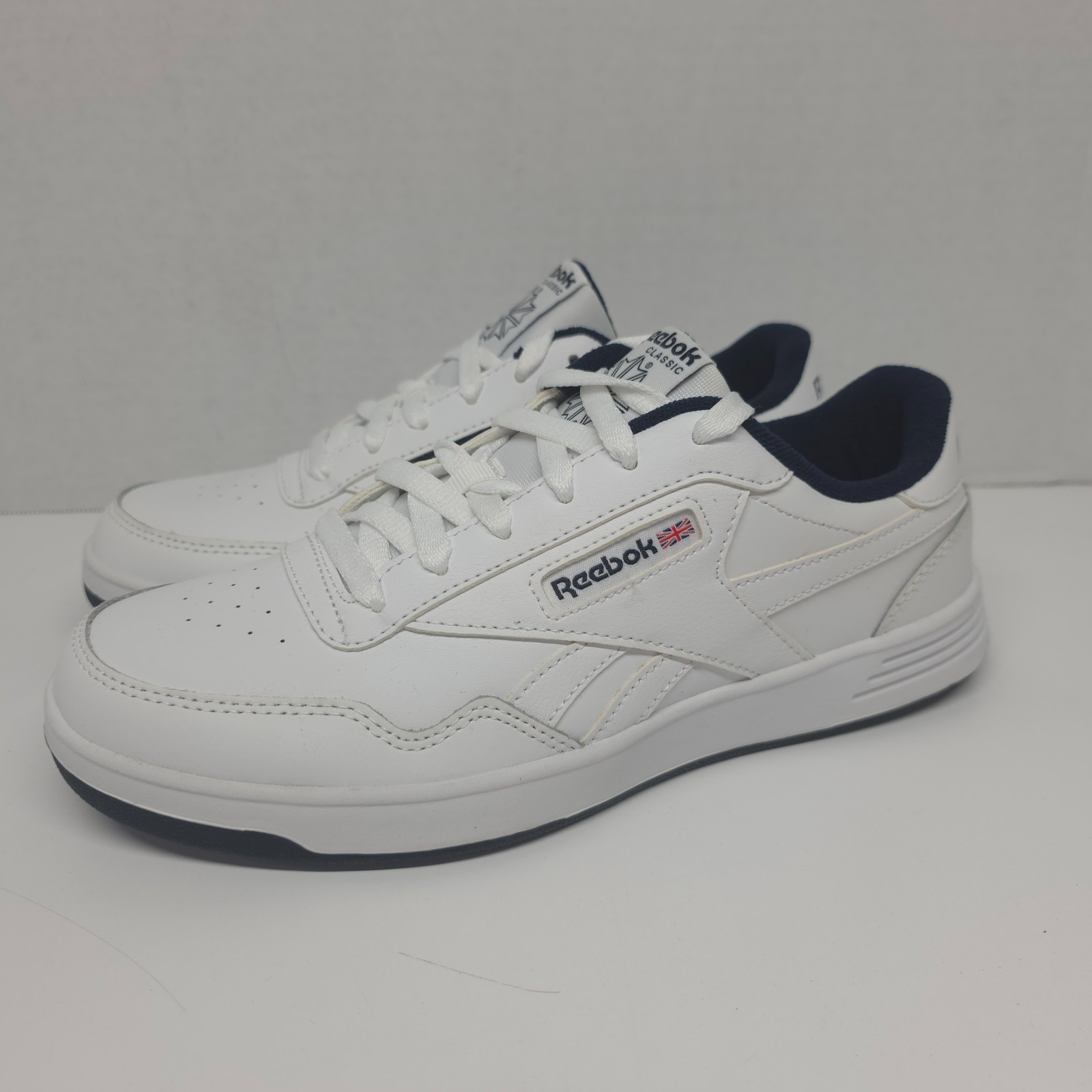 Reebok Men's CLUB MEMT White/Navy Fashion Sneakers Size 9 Side Zip