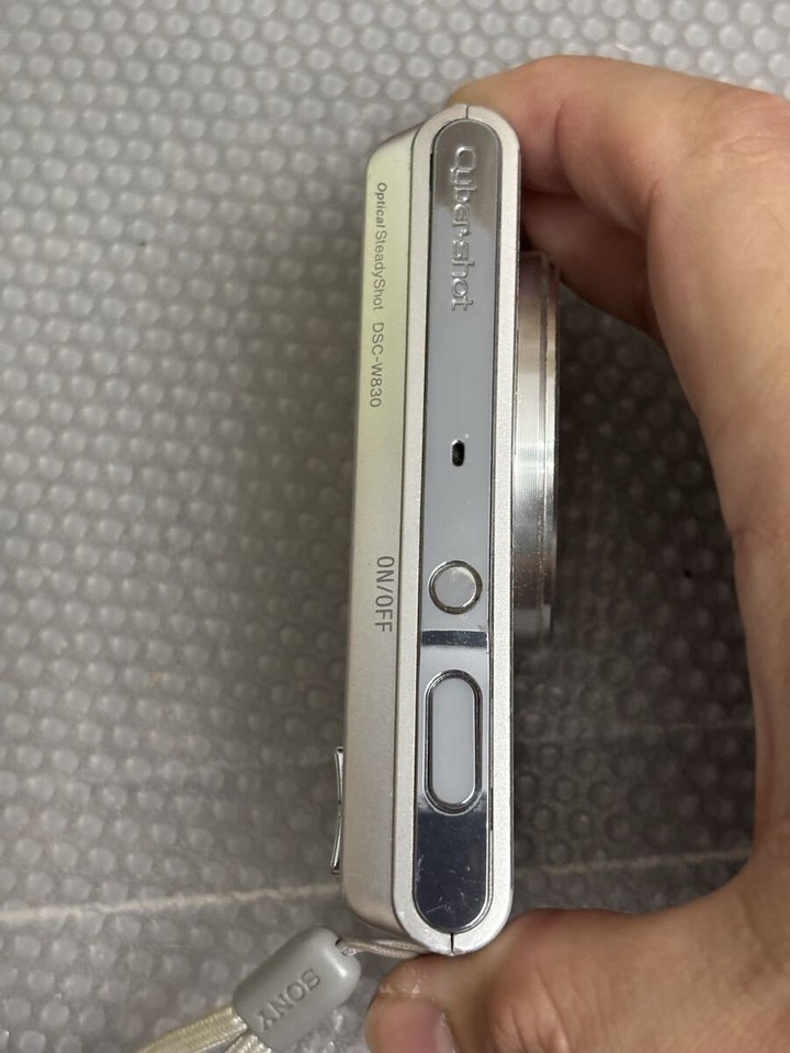 Sony Cyber-shot DSC-W830 - 20.1 MP, 8x Zoom, Noir - Reconditionné (très Bon état)
