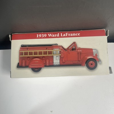1939 WARD LAFRANCE FIRE TRUCK - 1999 Readers Digest - 1:64 scale