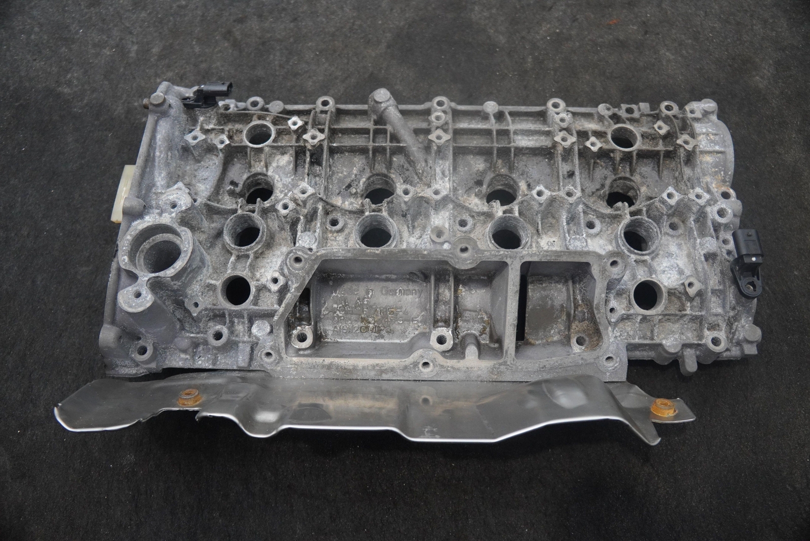 Left Engine Cylinder Head Valve Cover 4.0L V8 0P2103475E Lamborghini Urus S
