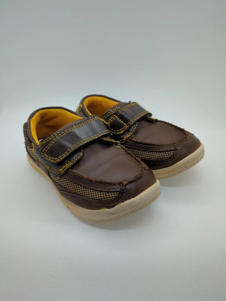 Zapatos sin cordones Smart Fit para niños pequeños marrón talla 9 imitación cuero Foto 2 de 4