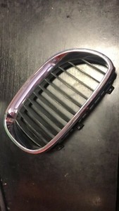 BMW 5er E60 E61 Nierengrill Kühlergrill vorne rechts Chrom 7027062 7065702
