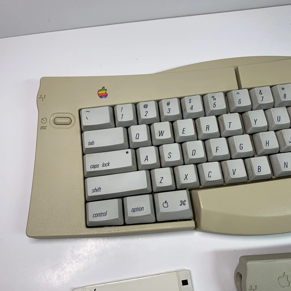 Apple M1242 Vintage Adjustable Ergonomic Keyboard with Keypad 1992 