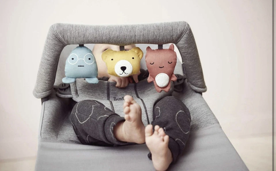 Juguete suave para gorila para bebé con adorables amigos - Juguete Babybjorn para gorila suave Foto 2 de 4