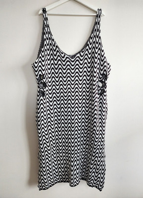 Divided H&M US 3XL Dress Sweater Sleeveless Zigzag Cutout Black White Casual