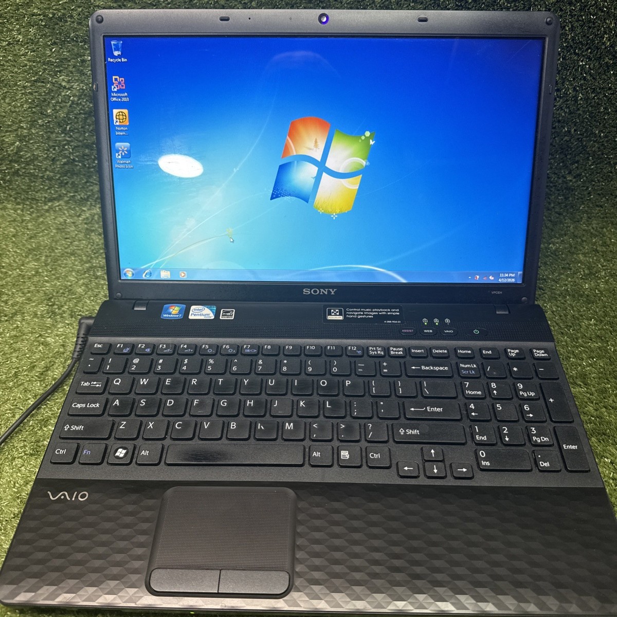 Sony Vaio VPCEH Intel Pentium 2GHz 4GB RAM 450GB Windows 7 With