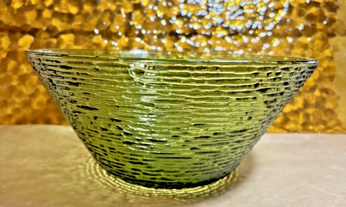 Vintage Avocado Green Anchor Hocking Large Glass 'Soreno' Textured Serving Bowl
