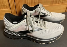 Women’s Brooks Adrenaline GTS 22 Gray Pink 9.5 Running Shoes