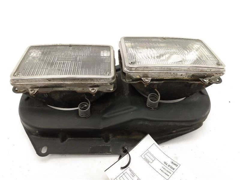 VOLVO 245 WAGON Passenger Right Headlight Lamp Dual Square Fits 81 82 83 84 85 - Image 4 of 4