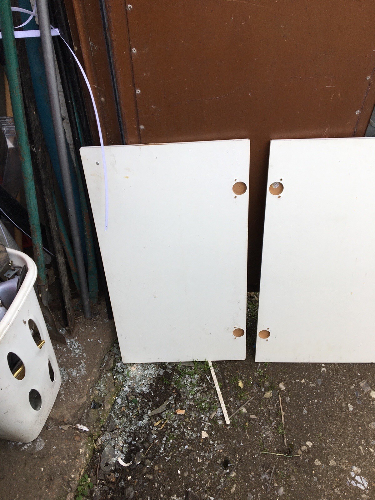 B & Q. kitchen cupboard doors and handles (knobs) 8 pieces. WHITE 500 /