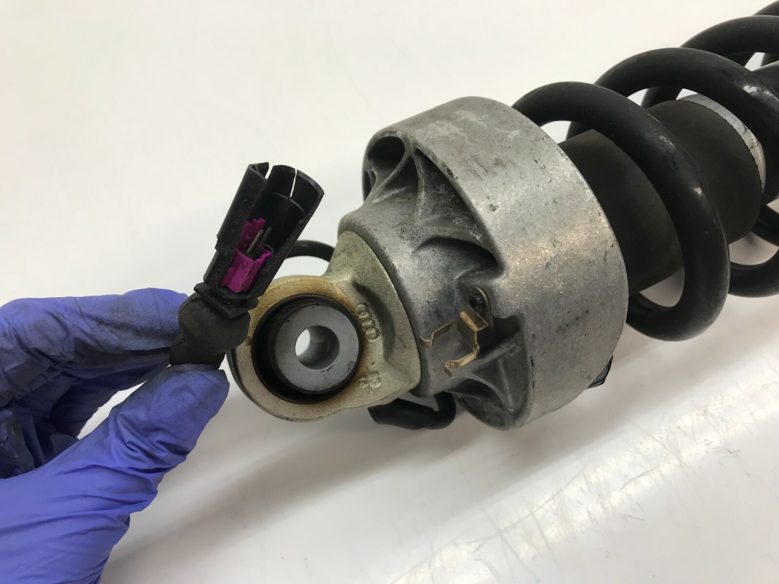 AUDI R8 REAR LEFT DRIVER LH SHOCK ABSORBER OEM 420512019AM