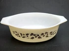 Vintage Pyrex Gold Acorn 1½ Quart Oval Casserole Dish 043