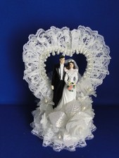 Nuovo elegante caketop matrimonio con sposi, sfondo cuore pizzo #276