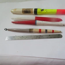 FISHING UNKNOWN  LOT OF 4 PLASTIC BOBBER/FLOAT