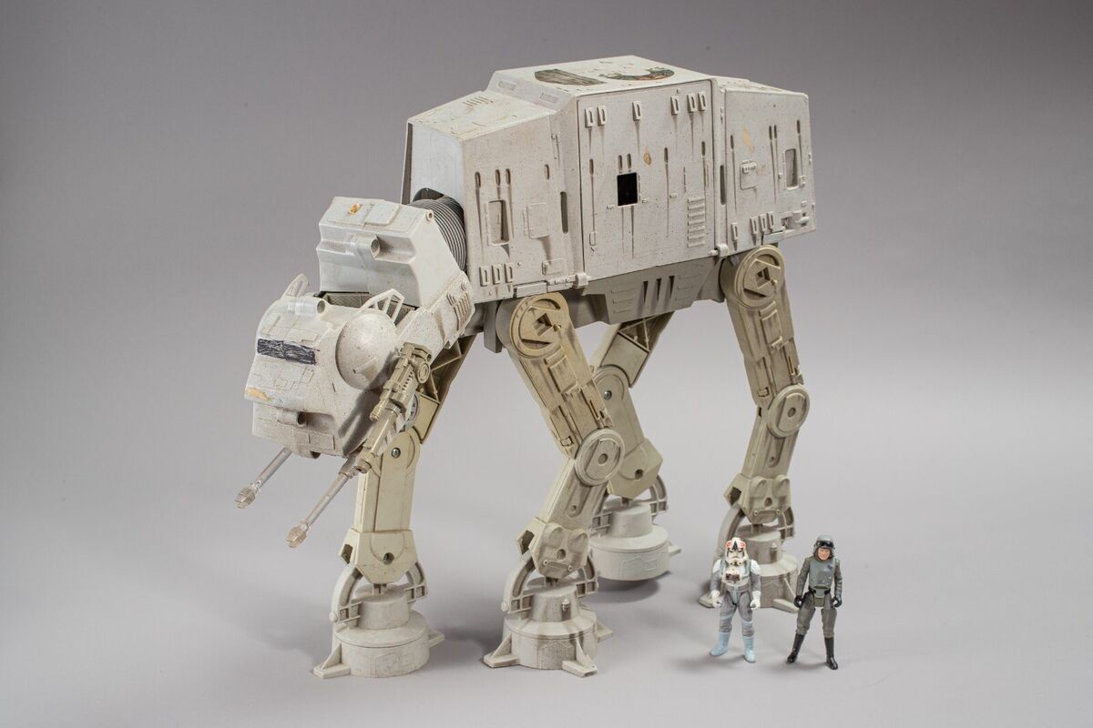 Kenner Star Wars Electronic Imperial AT-AT Walker 1997 Kenner Star Wars Electronic Imperial AT-AT Walker 1997