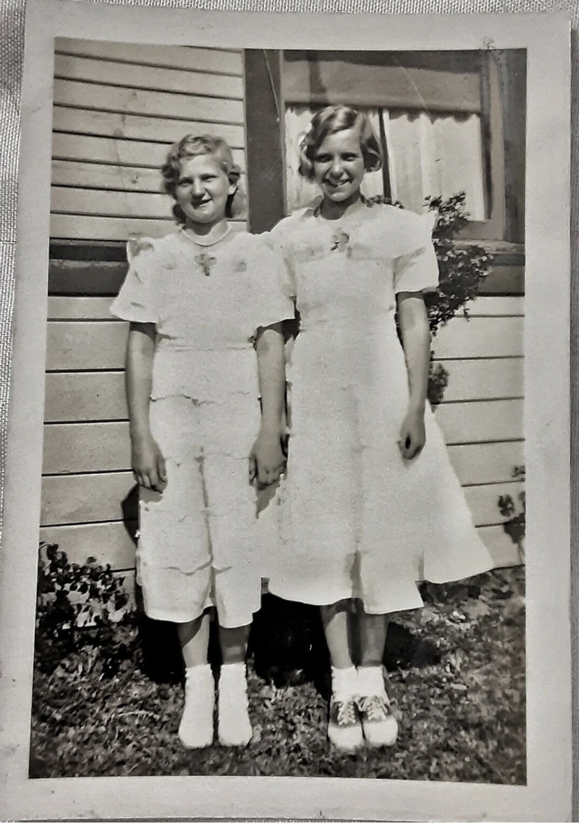 Vintage 1930&#039;s Photo of Teenage Girls Friends Wear Same Dress &amp;  Saddle Shoes 💥 | eBay