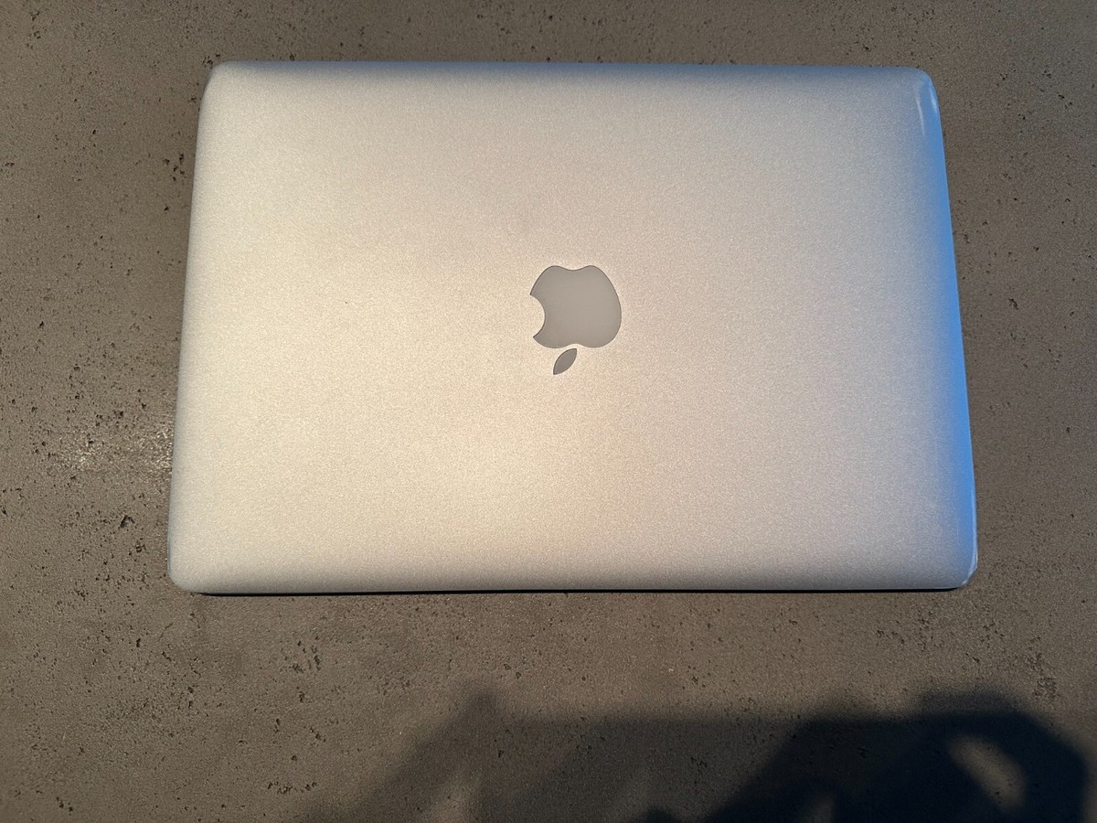 Apple MacBook Air A1369 13.3 Apple MacBook Air A1369 13.3
