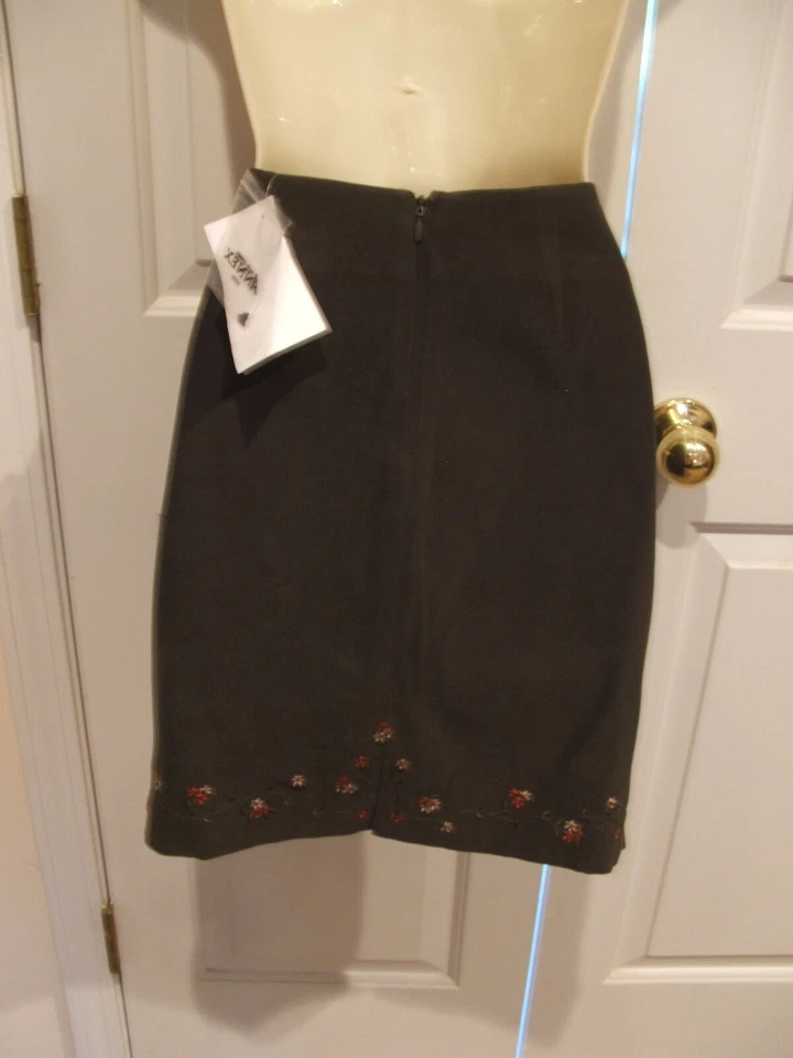 NUEVO CON ETIQUETAS FALDA INFORMAL ESQUINA ANEX PETITE FLORAL DOBLADILLO CON CUENTAS TOTALMENTE FORRADA TALLA P8 Foto 3 de 3