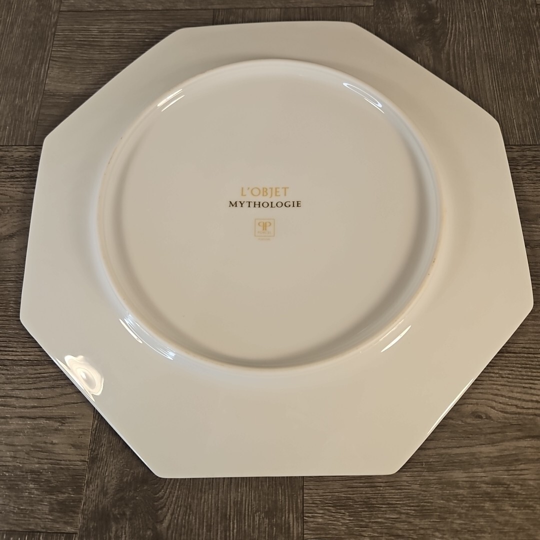 Lot De 8 Assiettes Mythologie En Porcelaine L'Objet – État Excellent, Motif Floral Octogonal