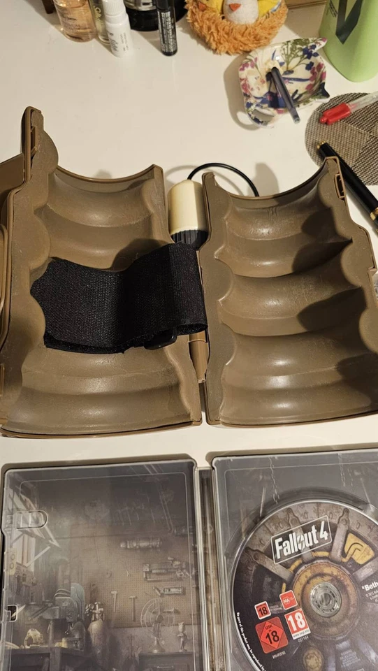 Fallout 4  Steelbook/ Pip-Boy PC Collectors Edition - GAME INCLUDED- OFFERS OPEN - Image 3 of 4