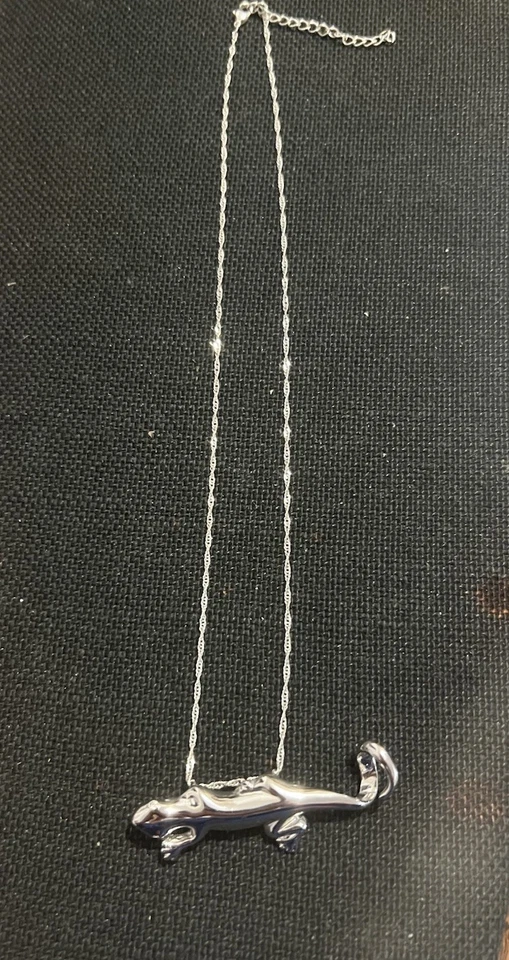 Collar Cadena Brillante 16” Colgante Gecko Lagarto Chapado en Plata 1 1/4 “x 1/2” Foto 2 de 4