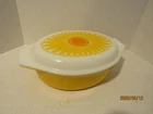 VTG Pyrex Oval Casserole Dish with Lid # 045 Yellow Daisy Sunflower 2.5 Quart