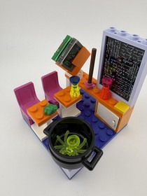 LEGO Harry Potter: Hogwarts Classrooms (4721) USED/With Instructions No Box