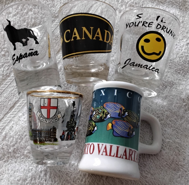 5 NICE VINTAGE SHOT GLASSES CANADA JAMAICA LONDON ESPANA  PUERTO VALLARTA