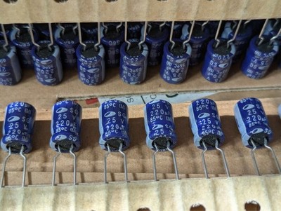 Elko Samwha 220uF 220µF/25V 85°C 20% Ø8x11,5mm 10 STK | 10 pcs