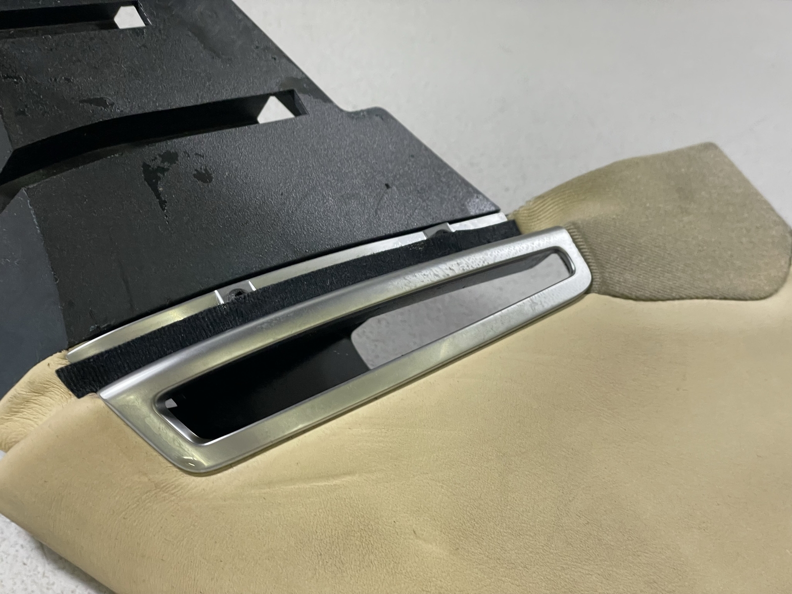 06-13 Bentley Continental Flying Spur Rear Left C Pillar Trim MAGNOLIA 09 10 11