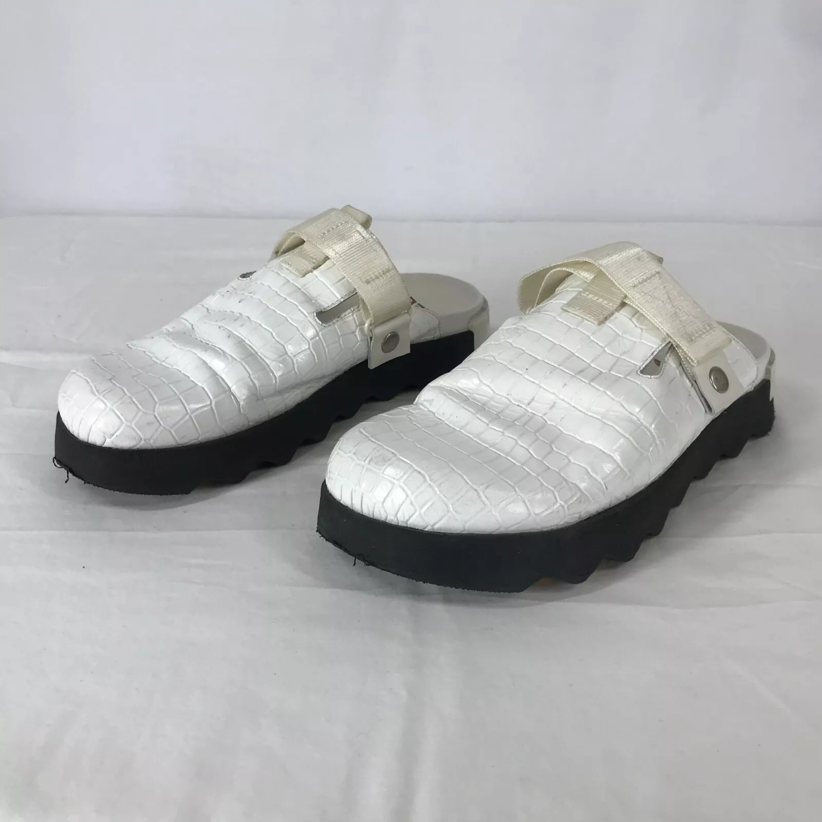 sorel vibe slip on clog mule 