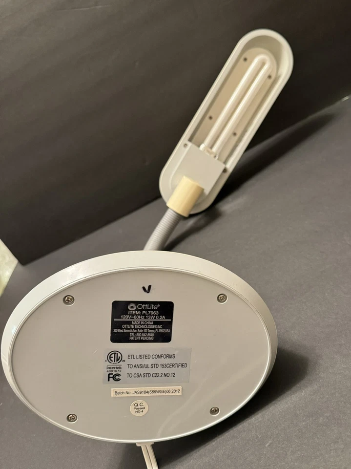 OTTLITE Desk Lamp Beige & Gray Flexible Neck #PL7963.~ 13 Watts ~Tested EUC - Image 3 of 4