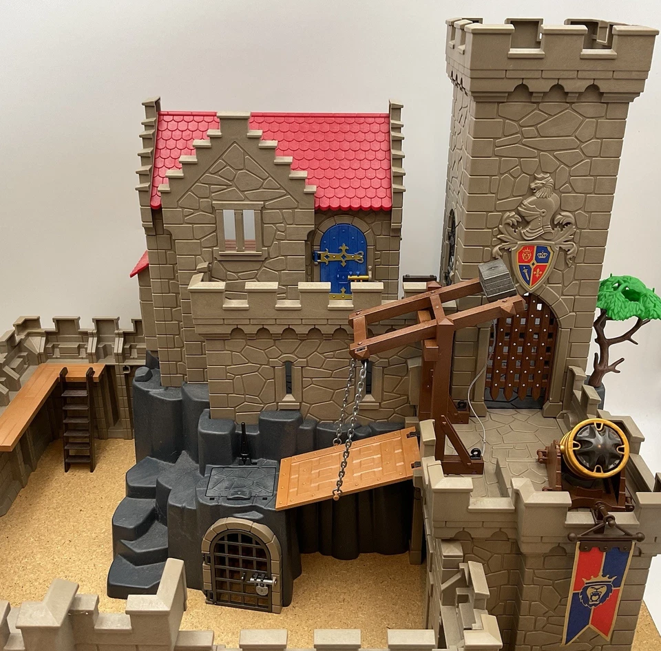 Playmobil 6000 Royal Lion Knights Castle & Accessories Including Royalty - Boxed - Image 4 of 4